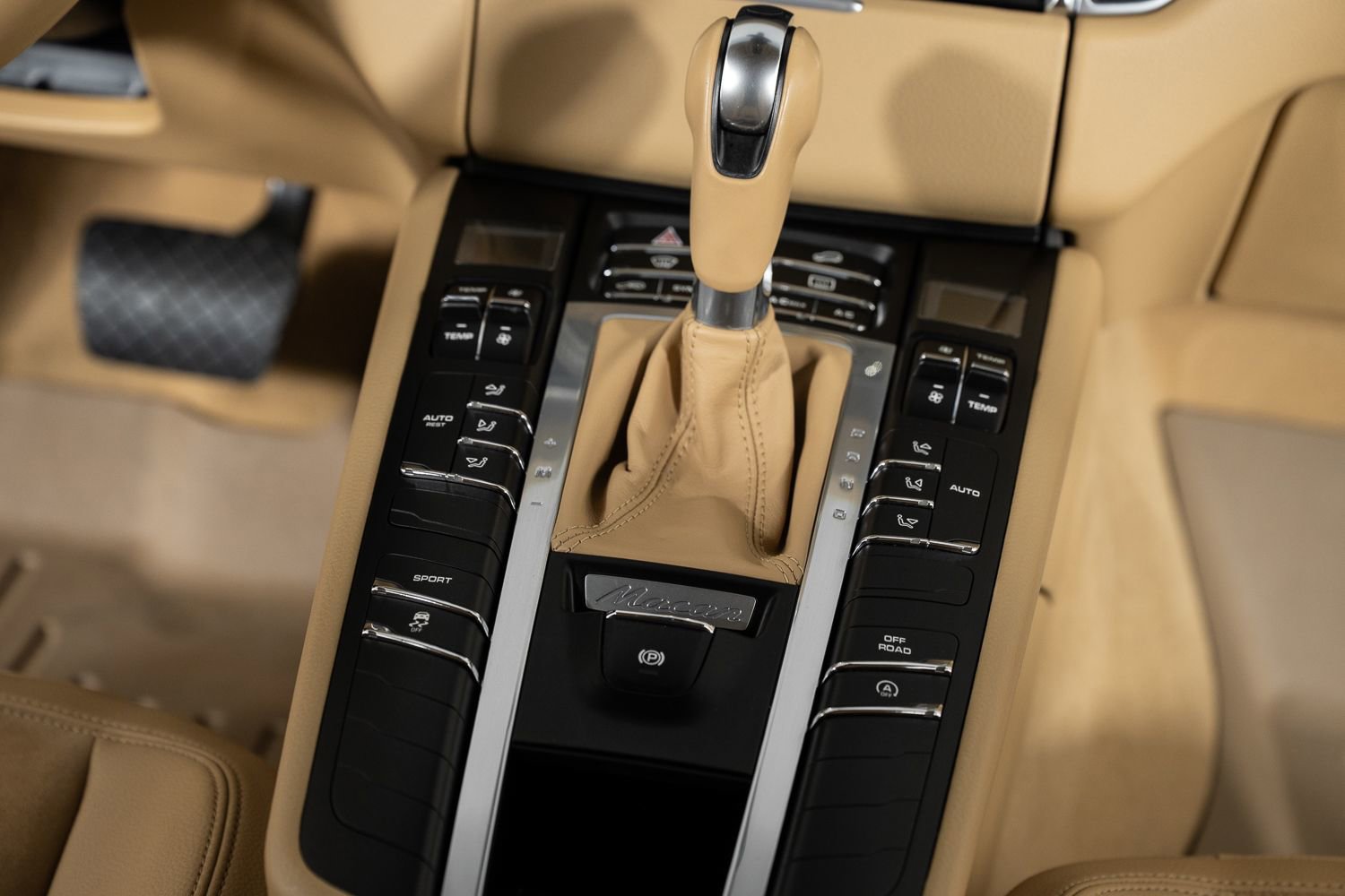 Used 2016 Porsche Macan S image 37