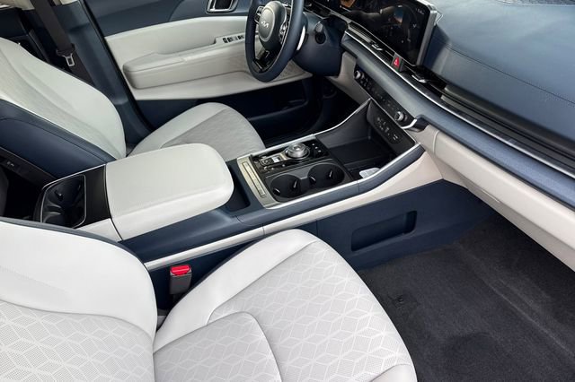 New 2026 Kia Carnival EX FWD image 19
