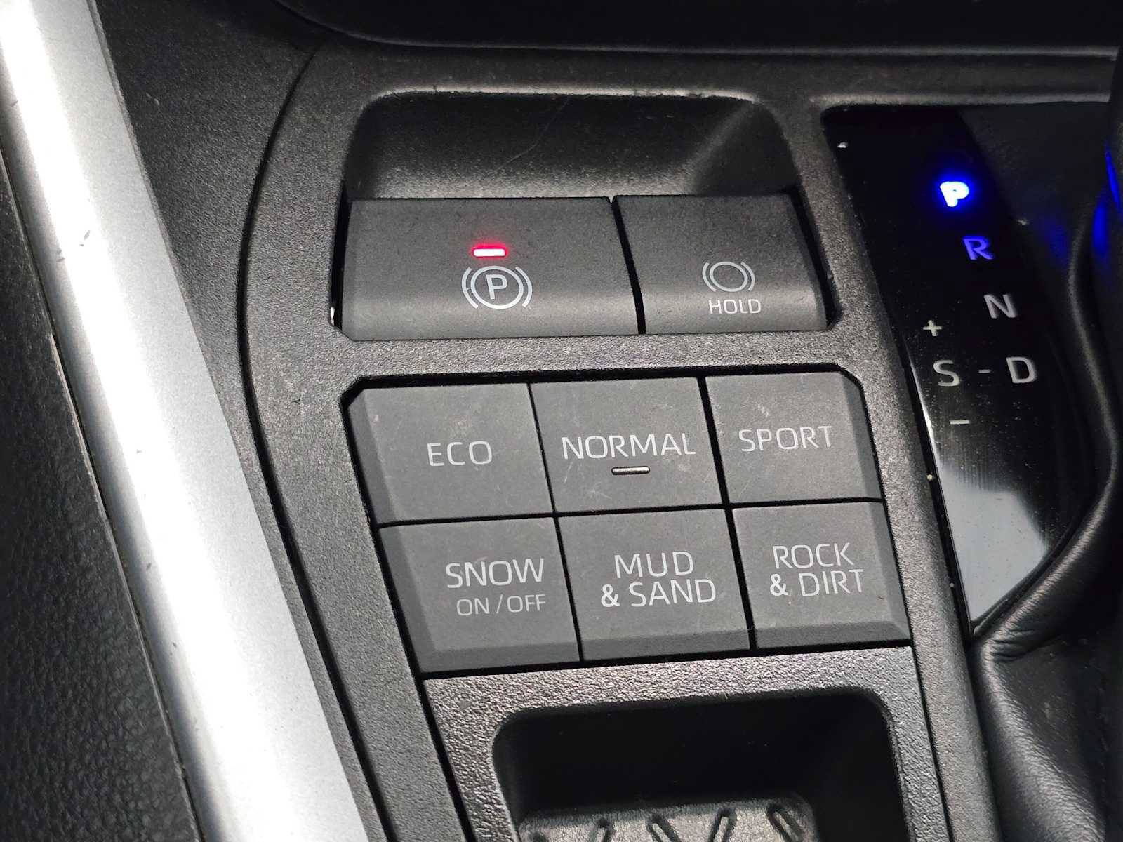 Used 2023 Toyota RAV4 LE AWD/4WD image 16