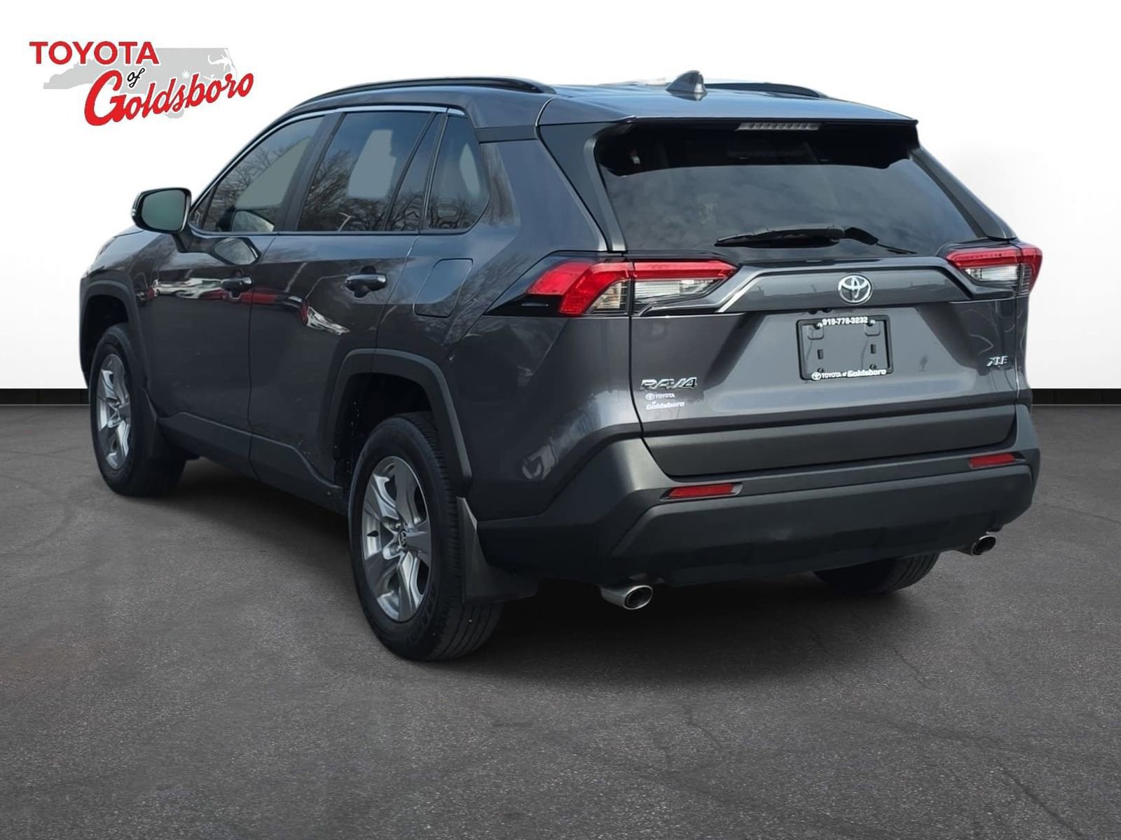 Used 2024 Toyota RAV4 XLE w/ Convenience Package image 7