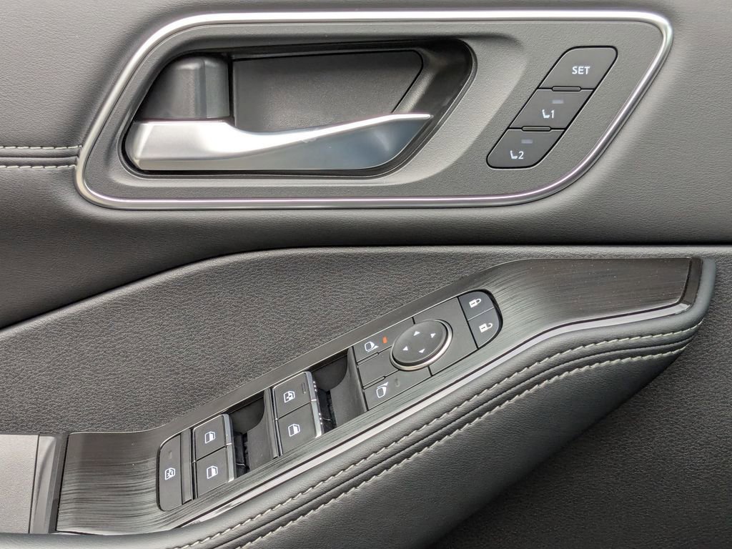 New 2026 Nissan Rogue Platinum image 12