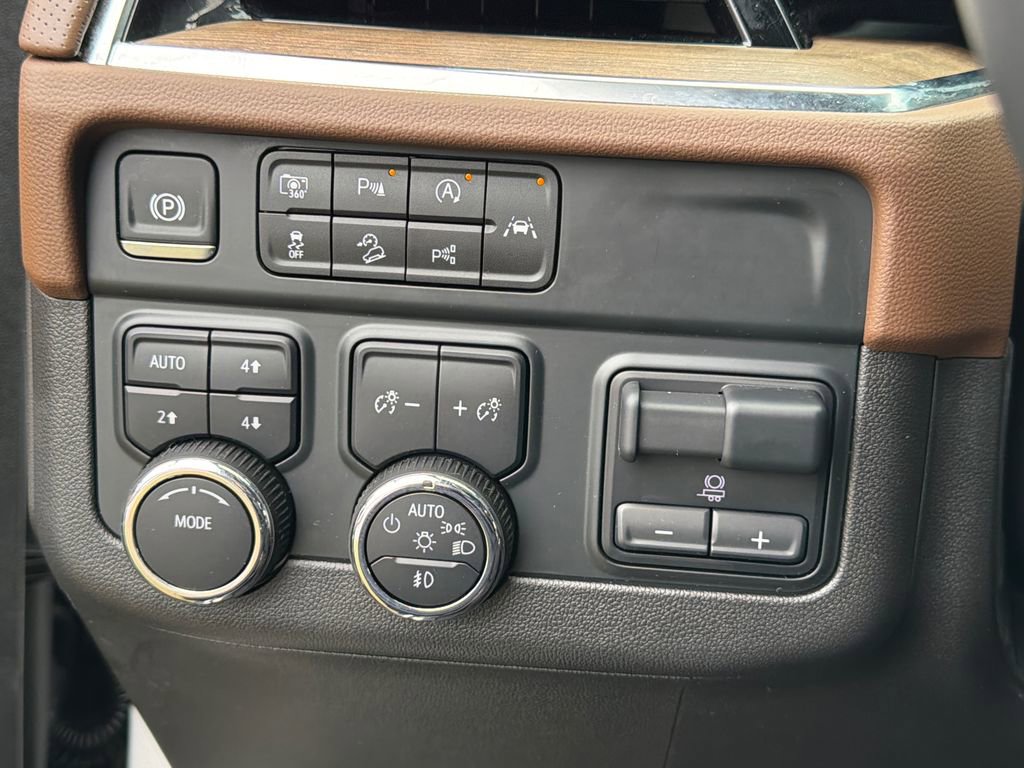 Used 2025 Chevrolet Tahoe High Country w/ Sun And Tow Package AWD/4WD image 31