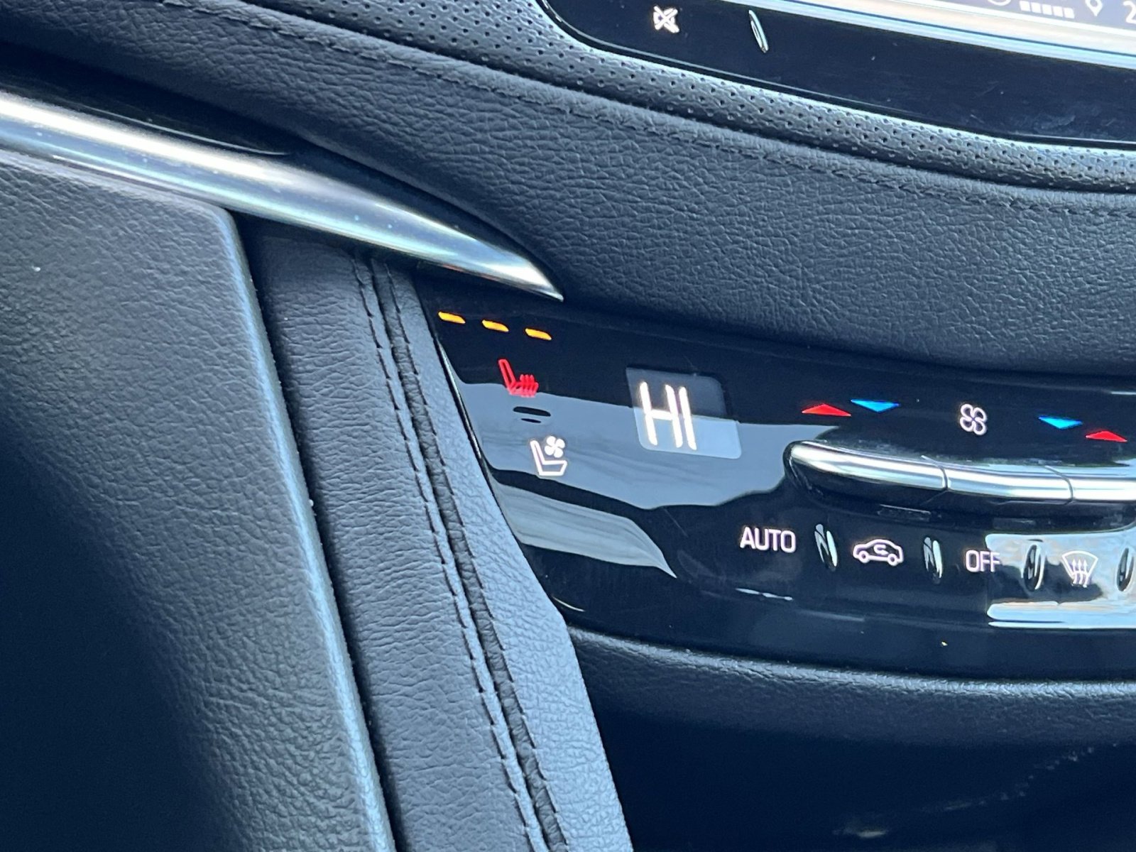 Used 2023 Cadillac XT5 Premium Luxury image 34