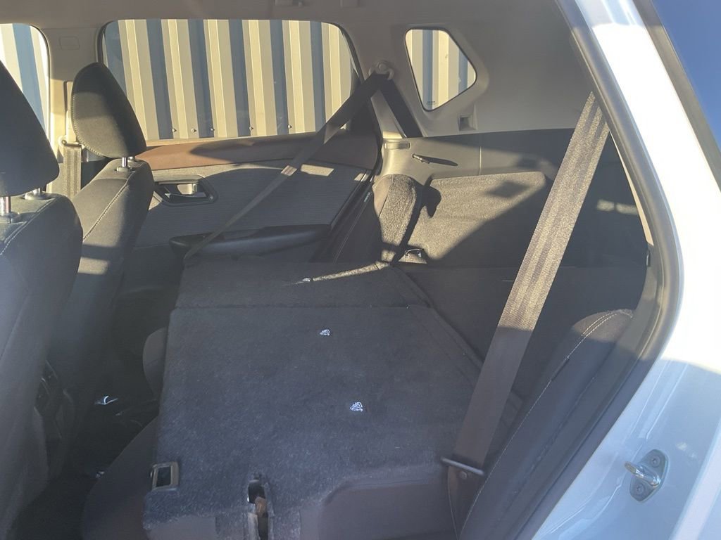 Used 2023 Nissan Rogue S image 18