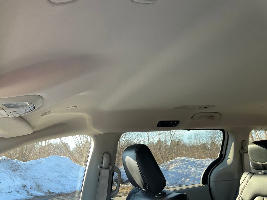 Used 2023 Chrysler Pacifica Touring-L image 18