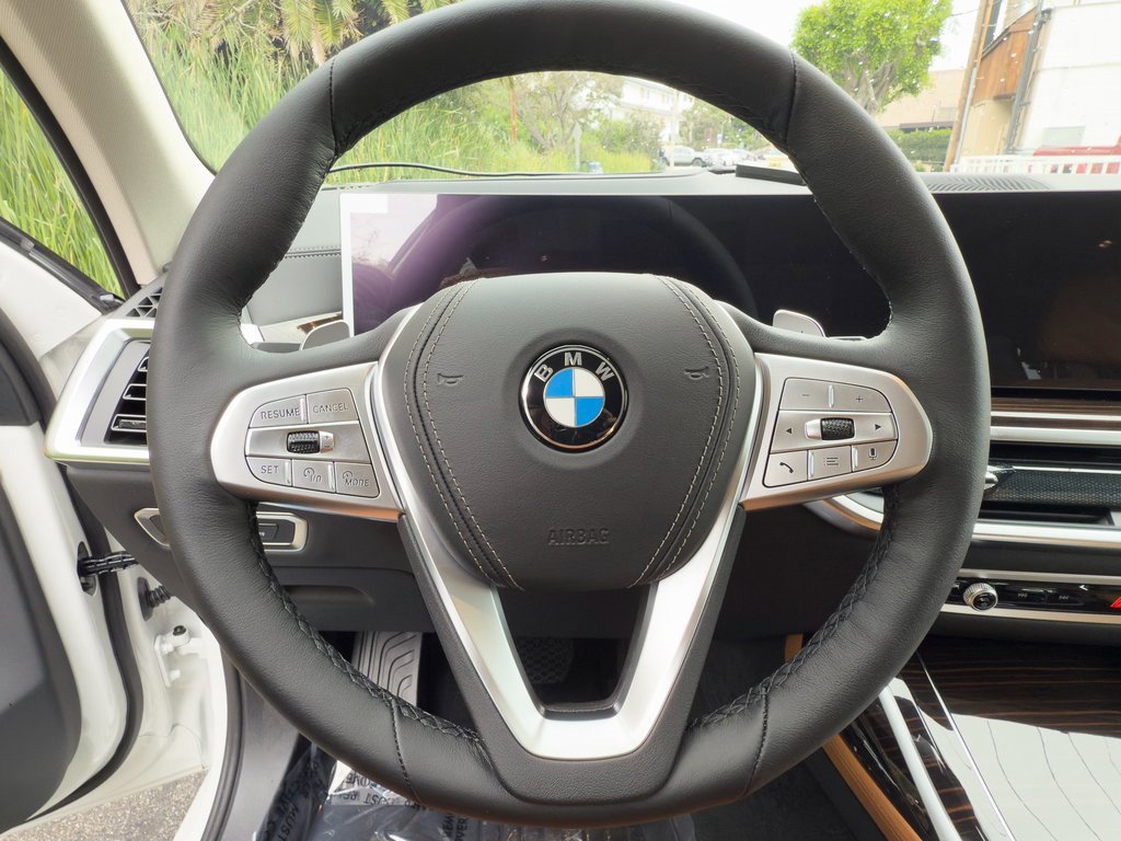 New 2026 BMW X7 xDrive40i w/ Premium Package image 12