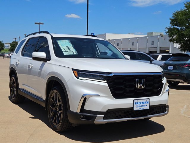 New 2025 Honda Pilot Touring image 3