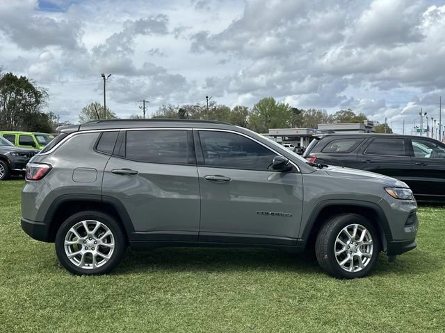 Used 2024 Jeep Compass Latitude image 6