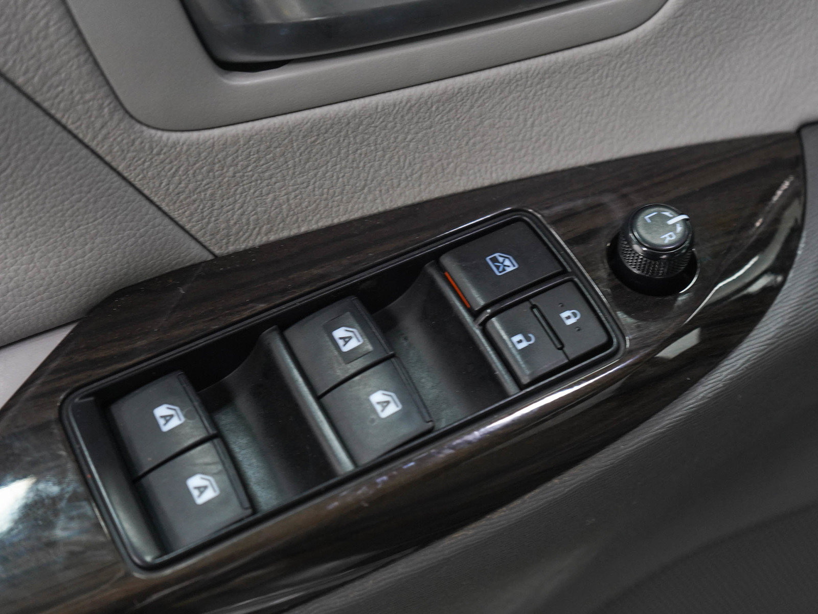Used 2018 Toyota Sienna XLE FWD image 21