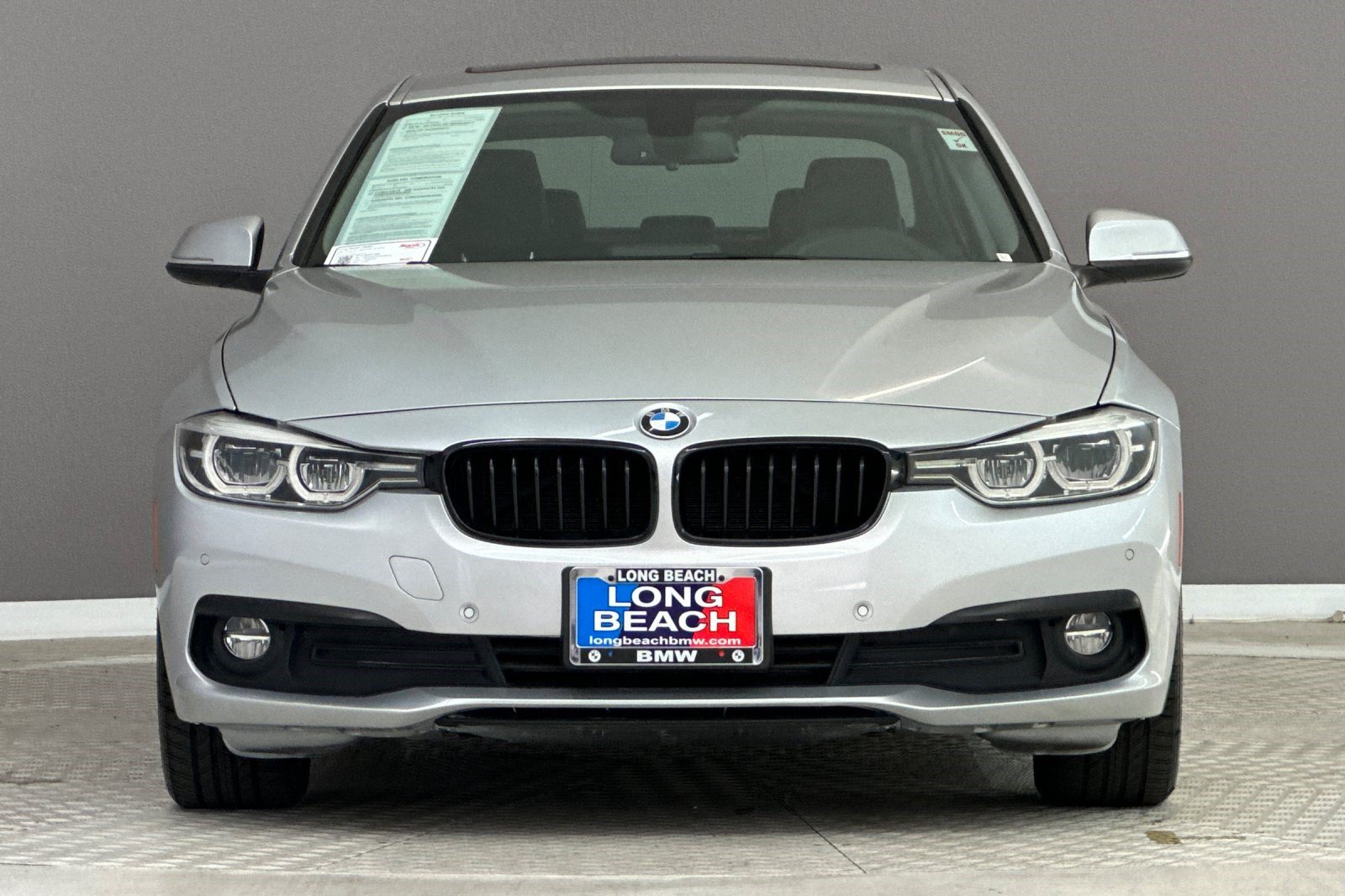 Used 2018 BMW 320i xDrive Sedan w/ Convenience Package AWD/4WD image 5