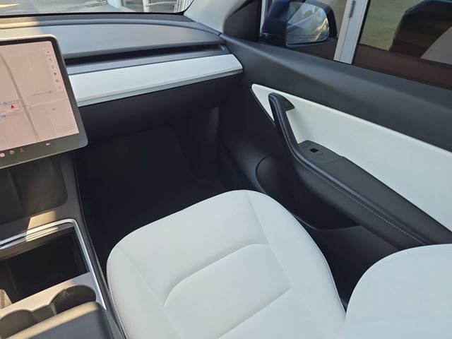 Used 2022 Tesla Model Y Long Range image 14