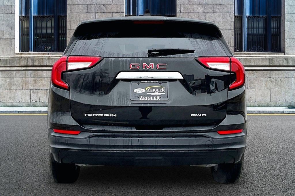 Used 2024 GMC Terrain SLE image 4