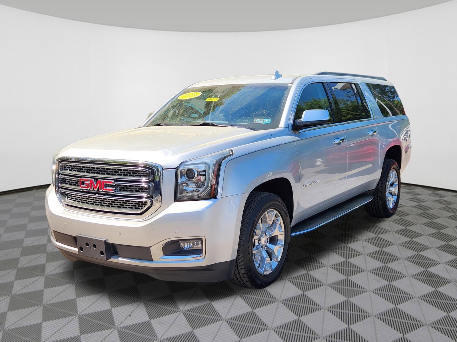 Used 2019 GMC Yukon XL SLE w/ SLE Value Package AWD/4WD image 2