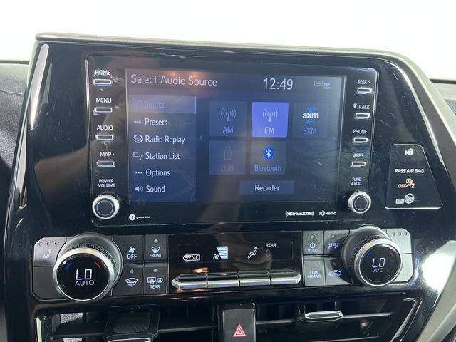 Used 2022 Toyota Highlander XLE AWD/4WD image 13