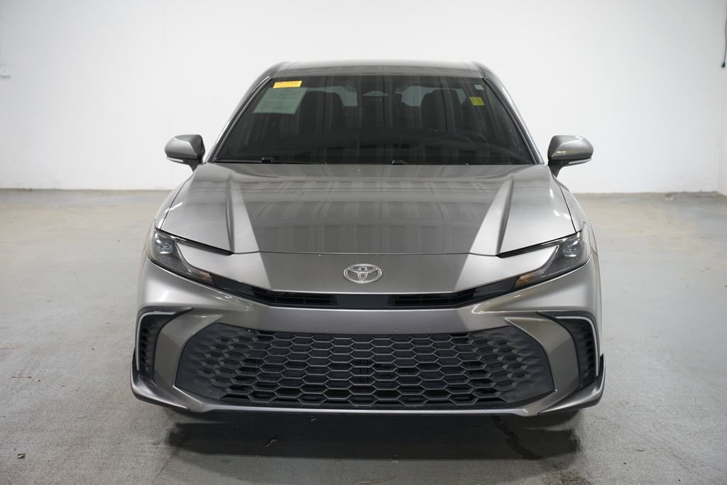 Used 2025 Toyota Camry SE FWD image 2