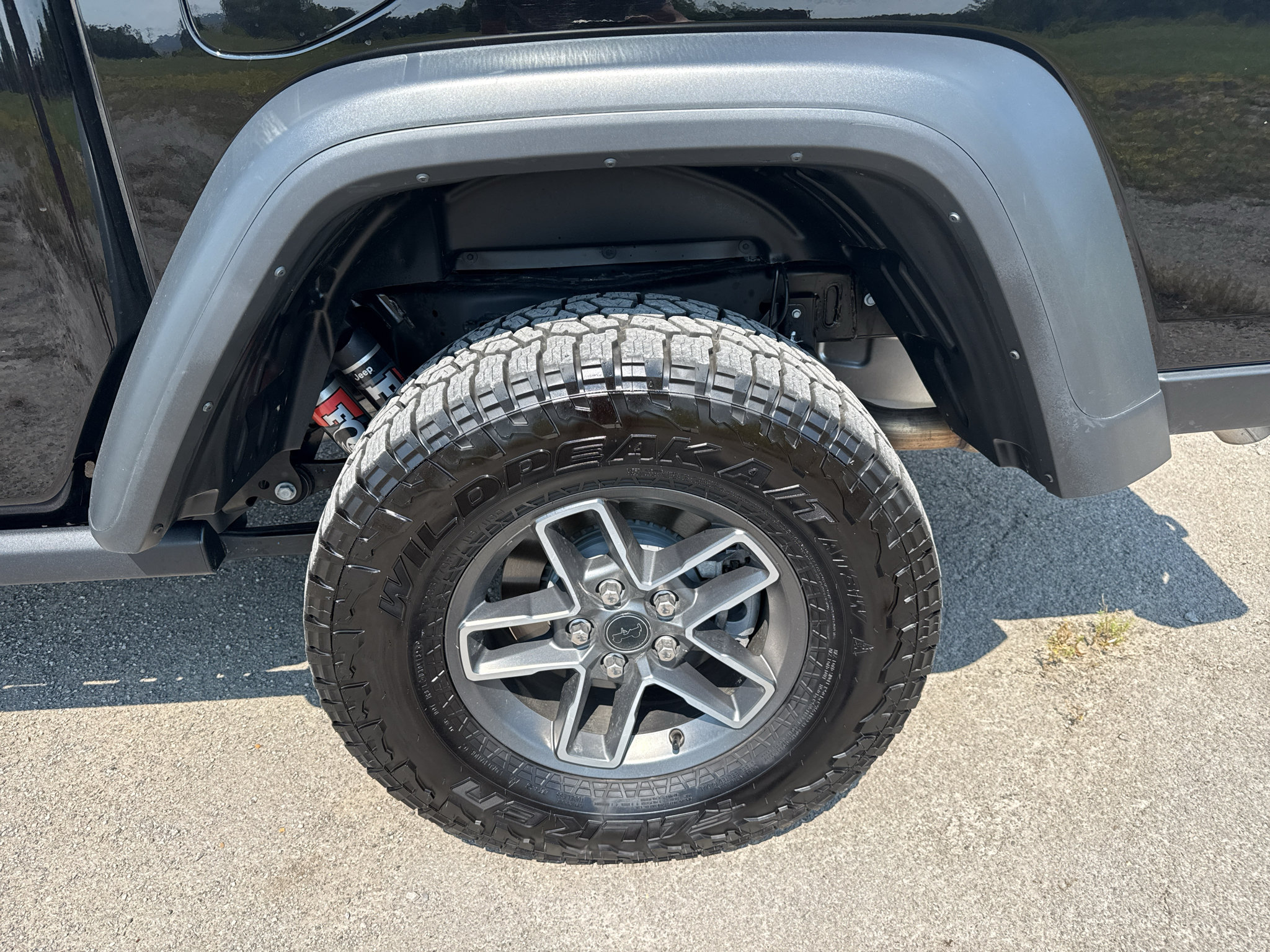 Used 2025 Jeep Gladiator Mojave AWD/4WD image 9