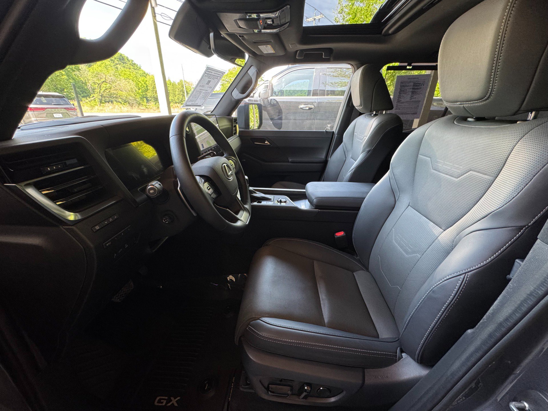 Used 2024 Lexus GX 550 AWD/4WD image 9