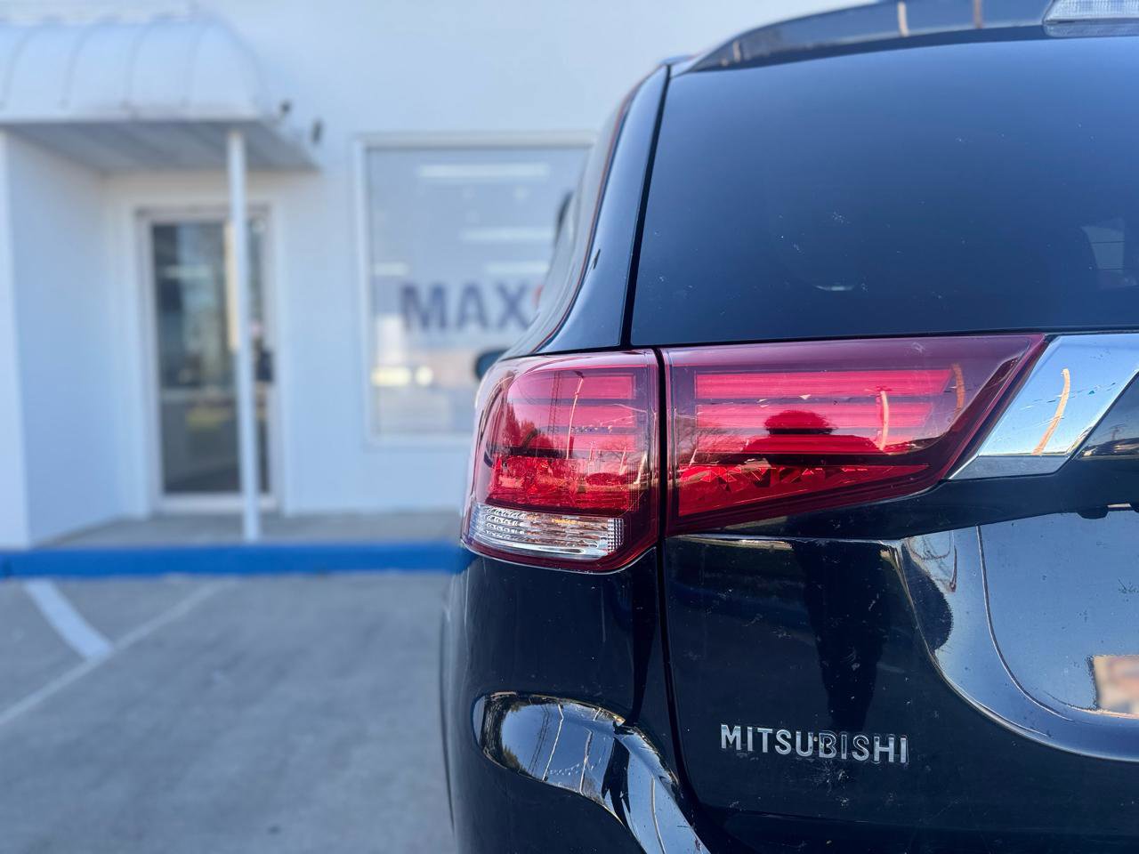 Used 2018 Mitsubishi Outlander SE image 27