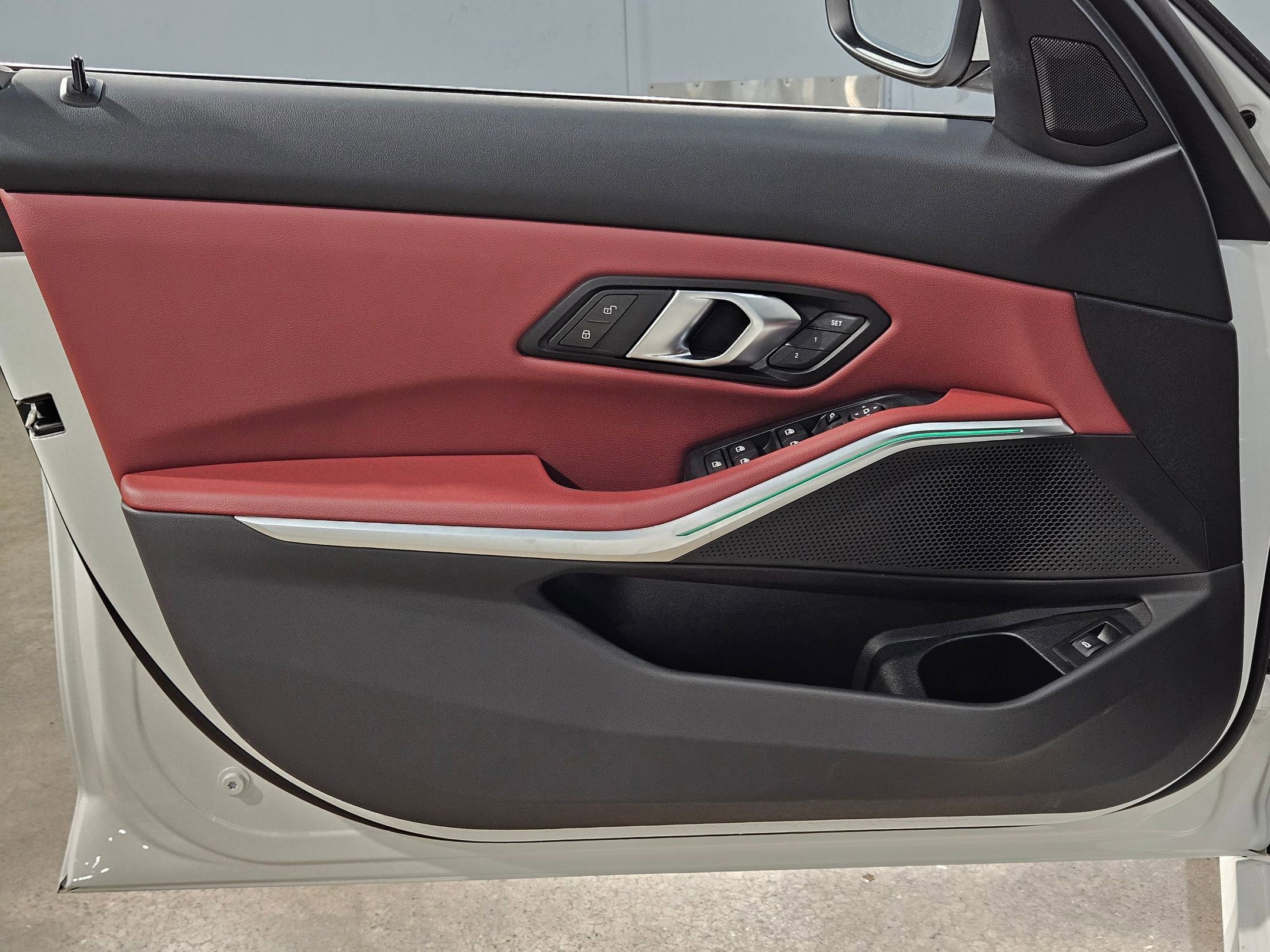 Used 2025 BMW 330i Sedan w/ Premium Package image 20