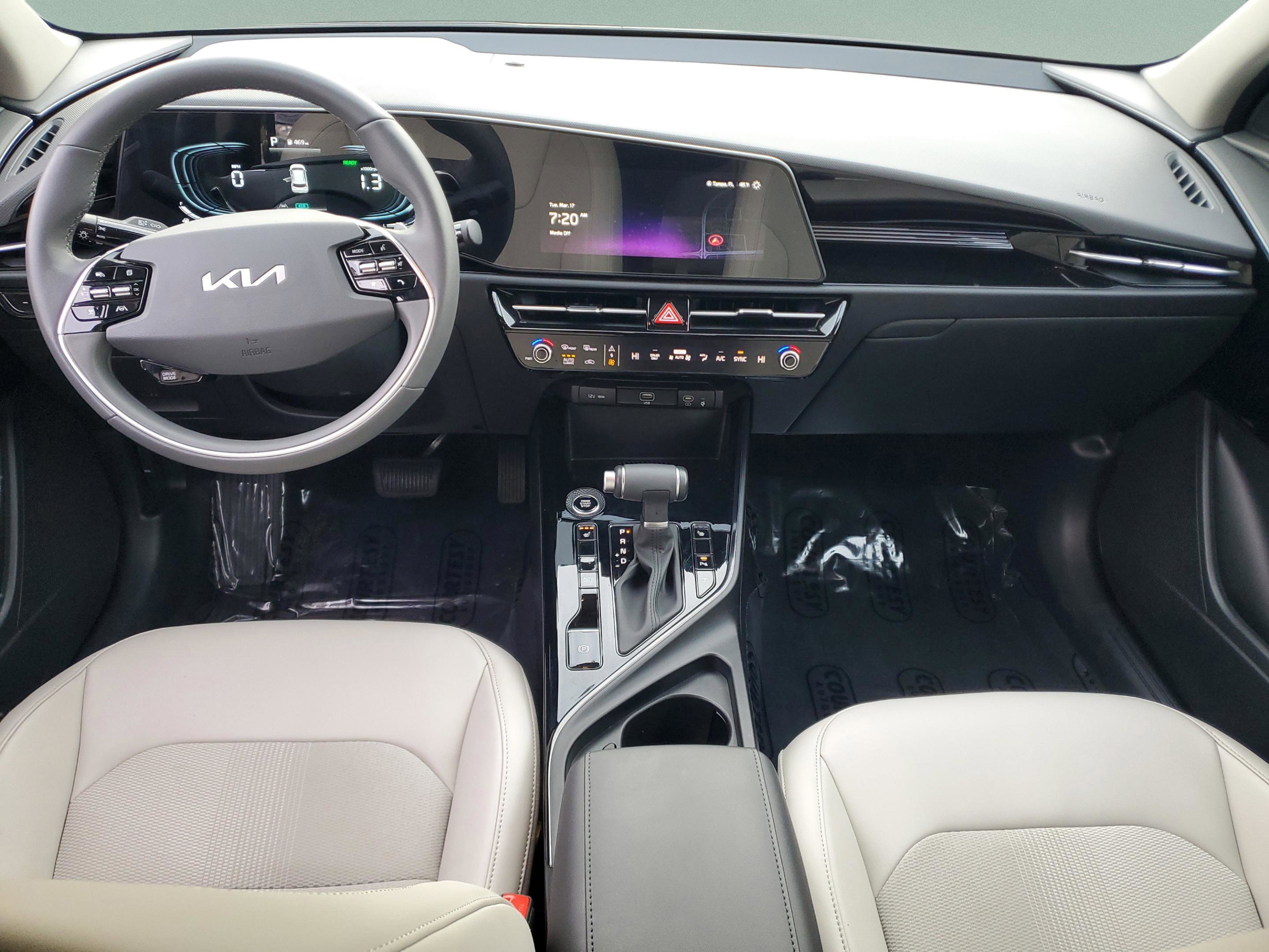 Used 2025 Kia Niro EX image 13