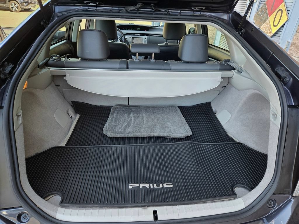 Used 2013 Toyota Prius Five w/ Advanced Technology Pkg FWD image 27