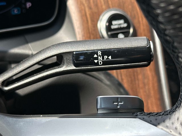 Used 2025 Mercedes-Benz GLC 300 4MATIC image 23