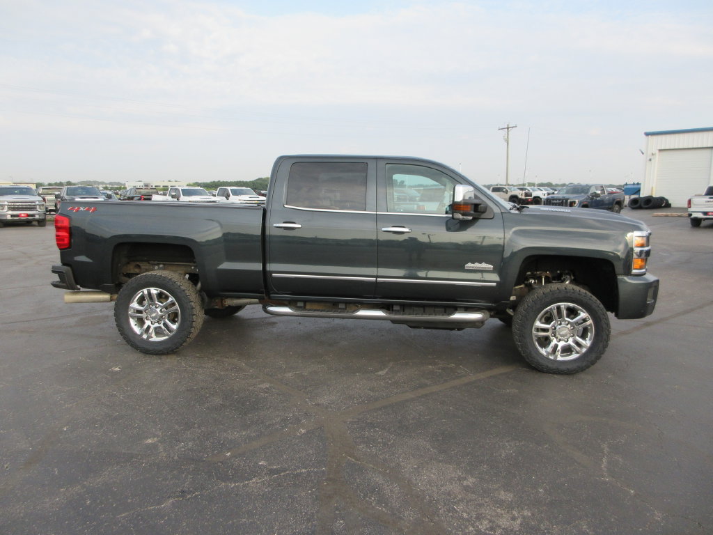 Used 2019 Chevrolet Silverado 2500 High Country w/ Duramax Plus Package AWD/4WD image 5