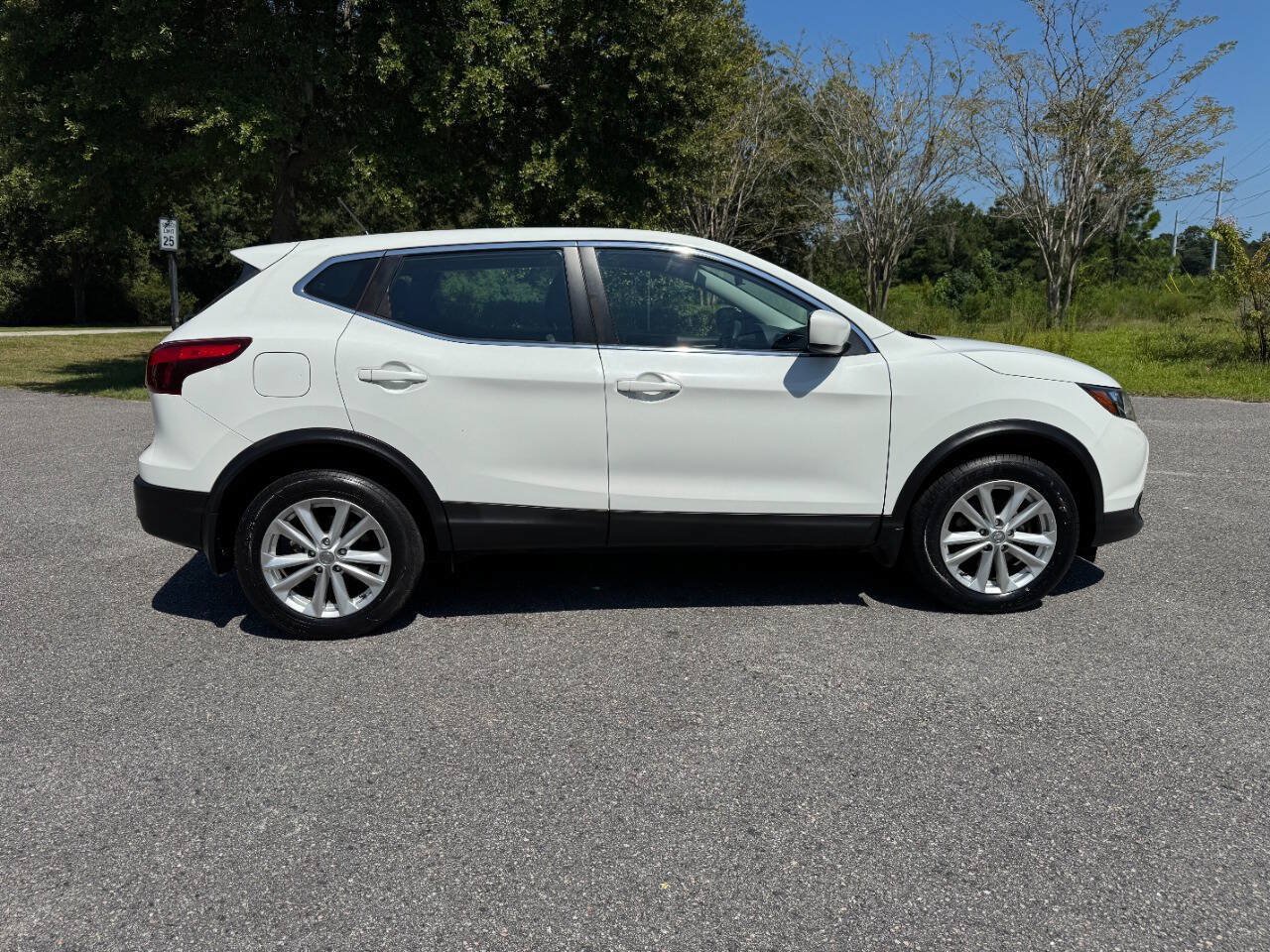 Used 2018 Nissan Rogue Sport S w/ S Appearance Package FWD image 7
