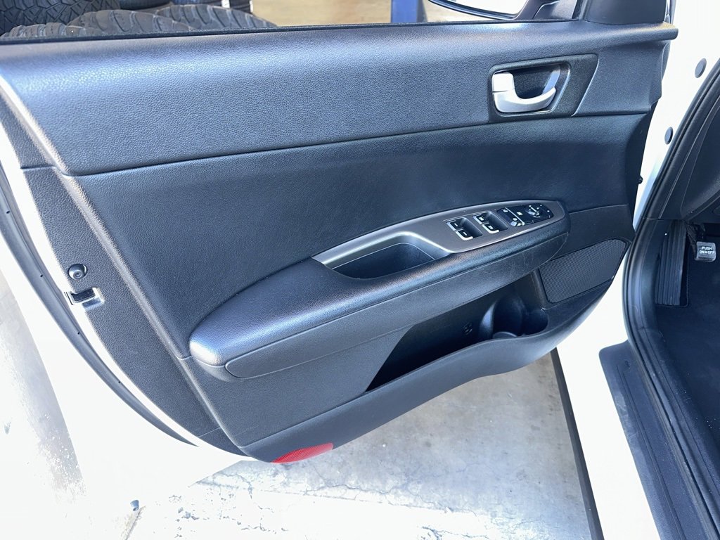 Used 2019 Kia Optima S image 14