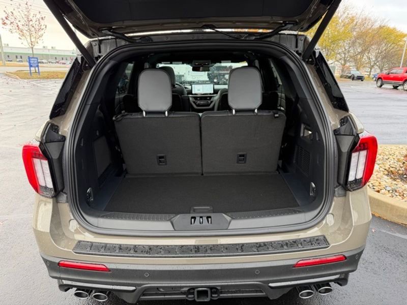 New 2026 Ford Explorer ST w/ Sun And Sound Package image 22