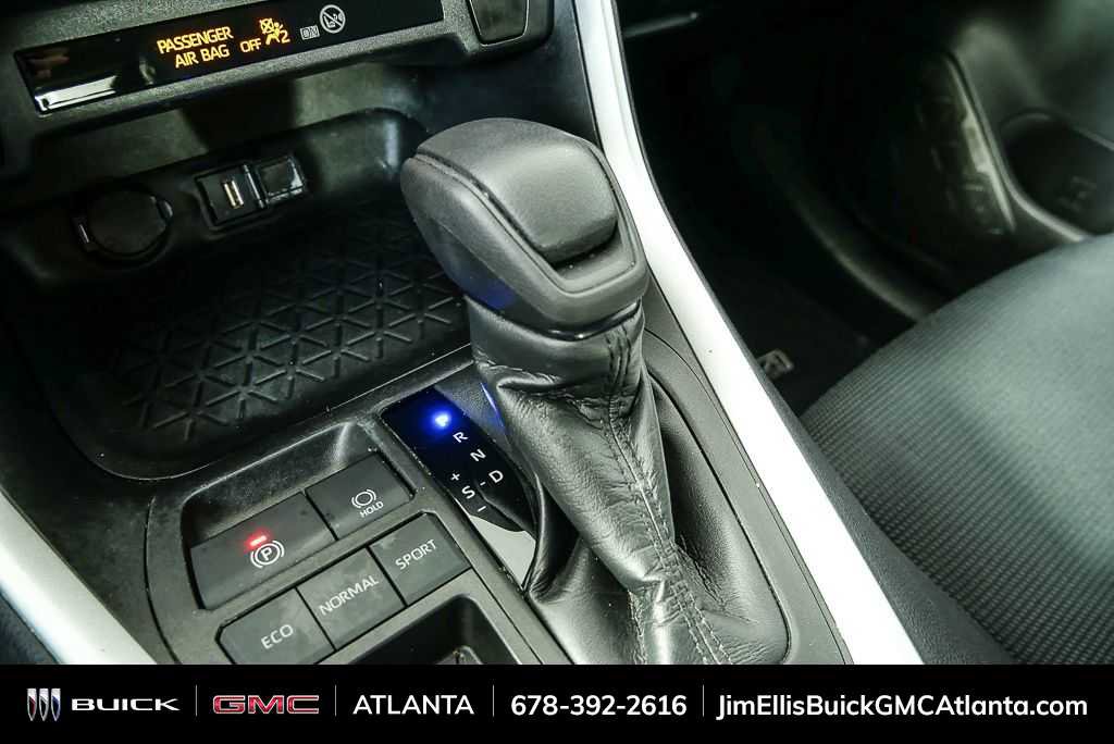 Used 2021 Toyota RAV4 LE image 16