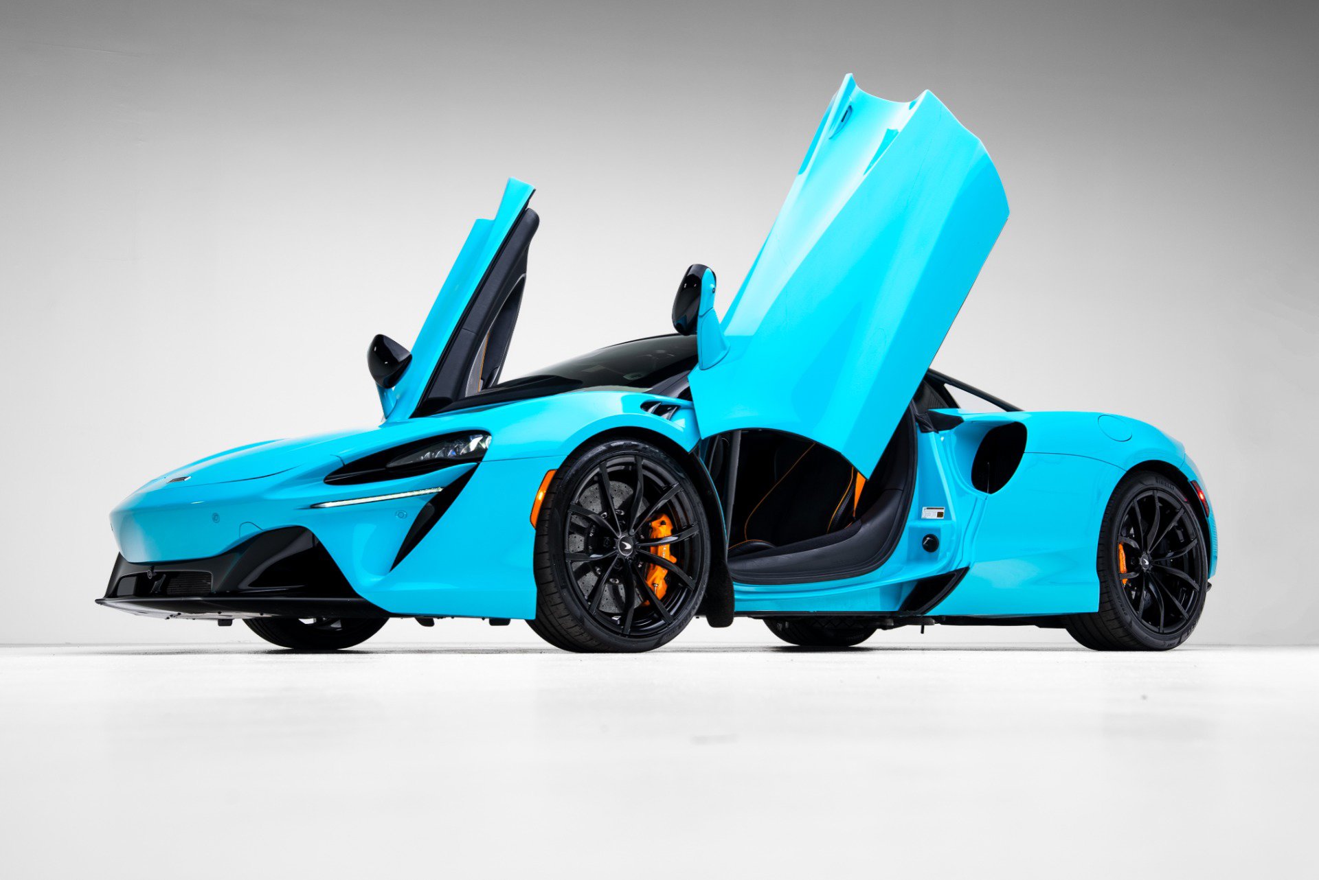 Used 2023 McLaren Artura image 7