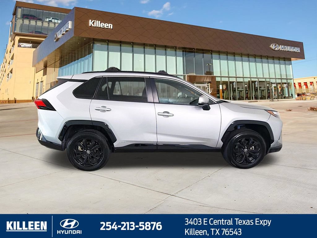 Used 2022 Toyota RAV4 SE AWD/4WD image 9