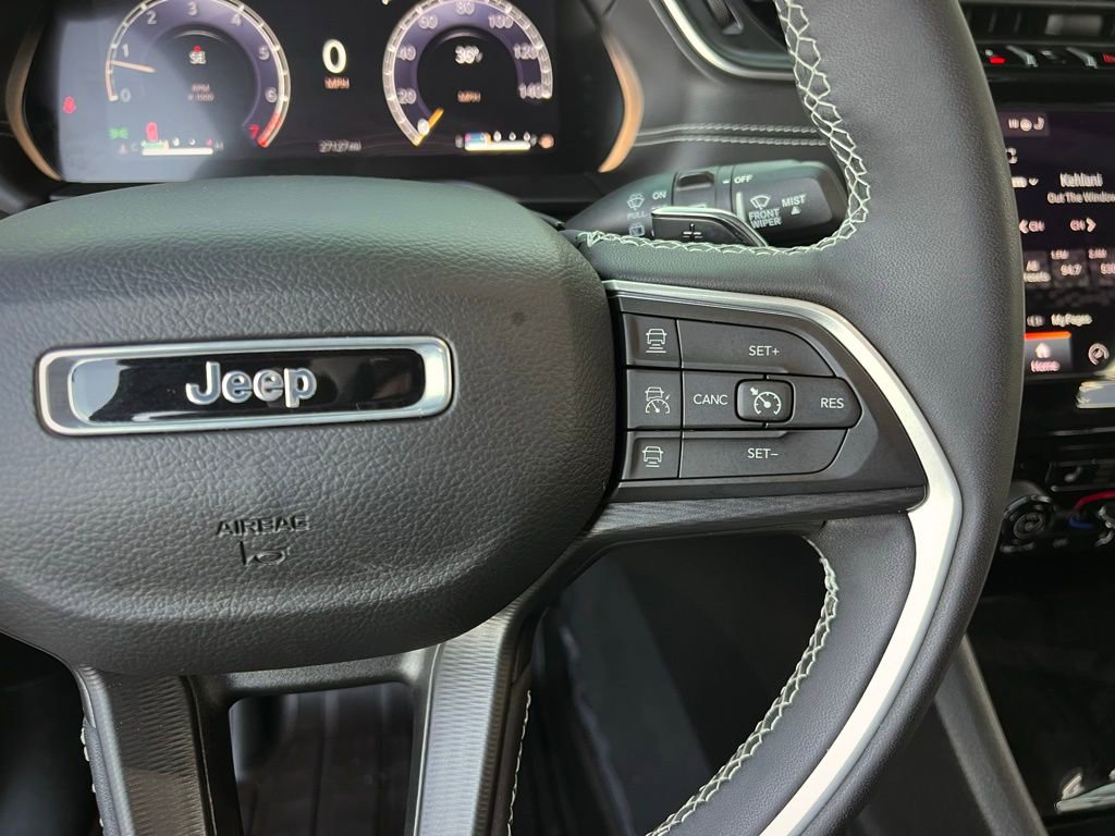 Used 2023 Jeep Grand Cherokee L Laredo image 42