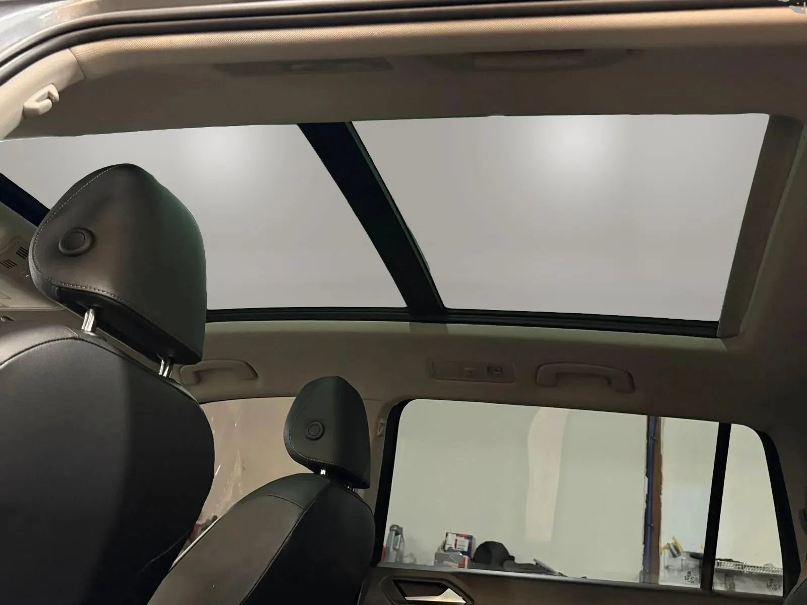 Used 2020 Volkswagen Tiguan SEL AWD/4WD image 10