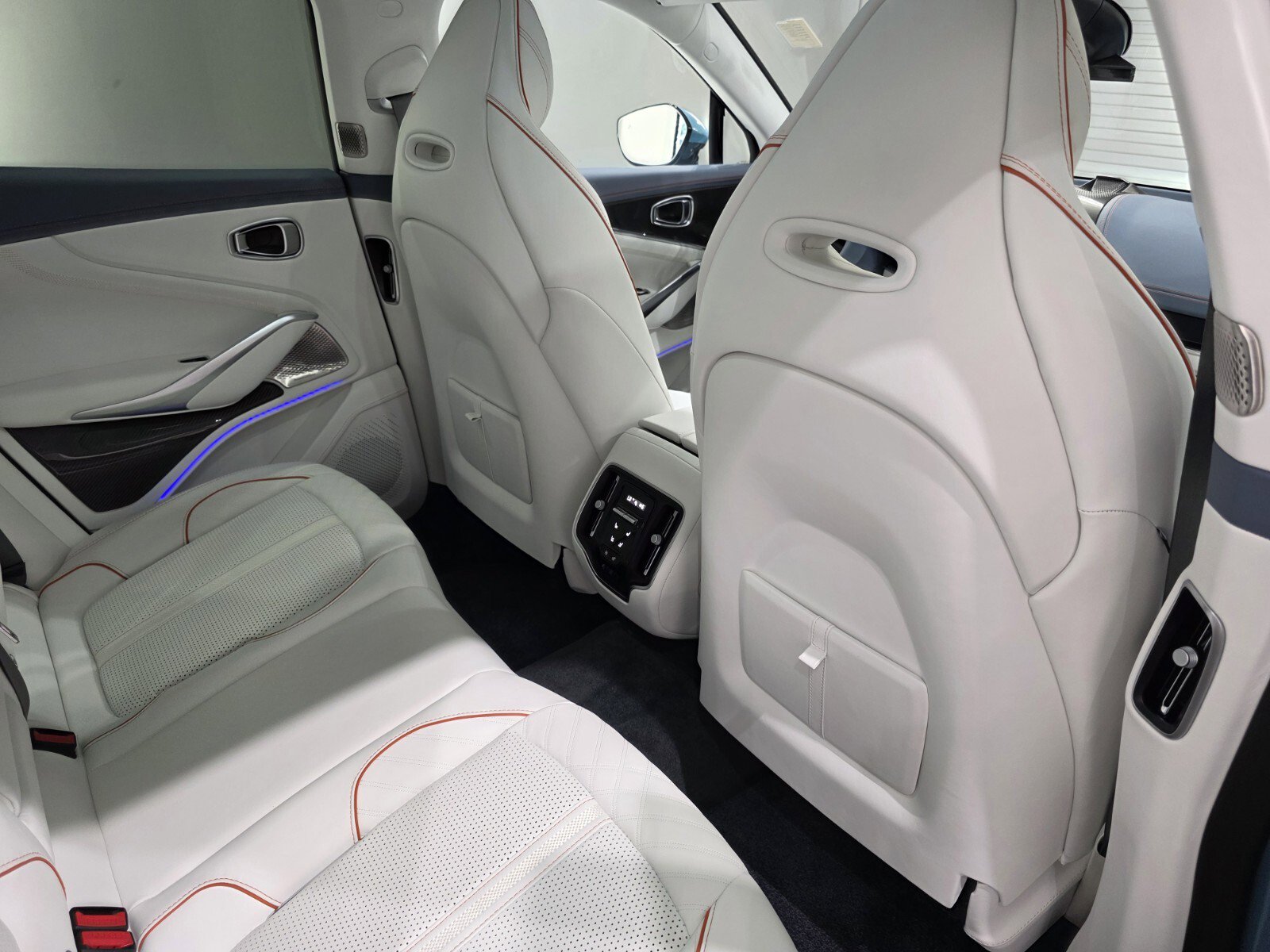 New 2026 Aston Martin DBX 707 image 23