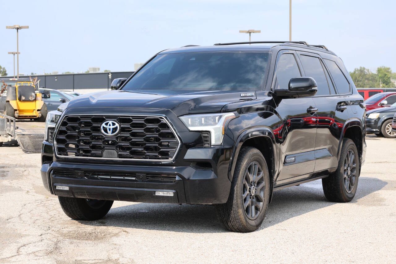 Used 2024 Toyota Sequoia Platinum AWD/4WD image 6