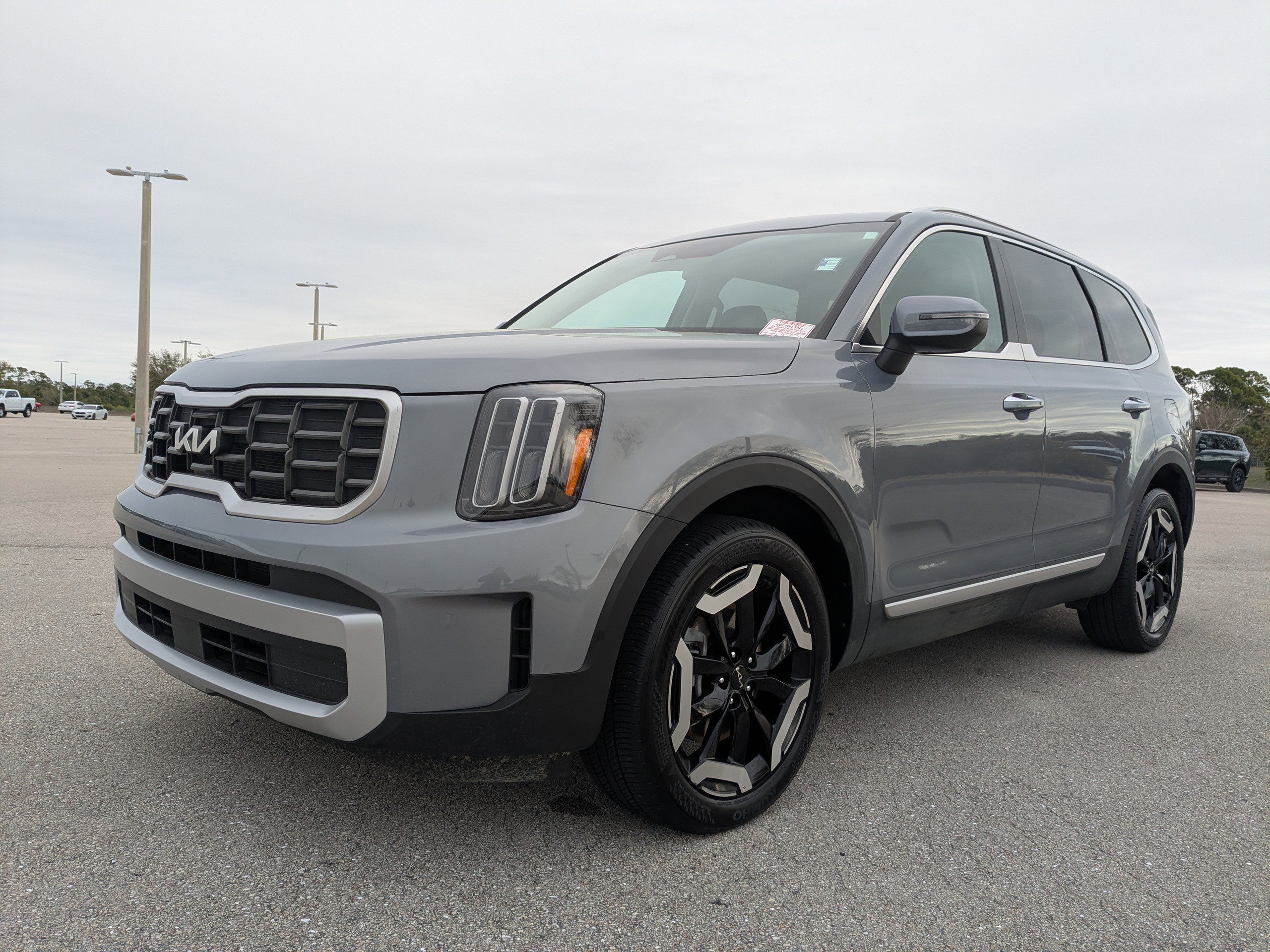 Used 2025 Kia Telluride S image 9