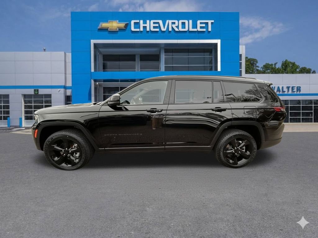 Used 2023 Jeep Grand Cherokee L Laredo image 2