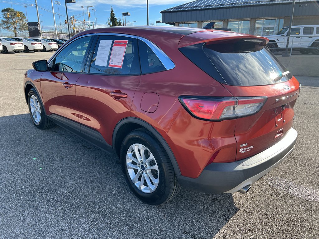 Used 2020 Ford Escape SE image 5