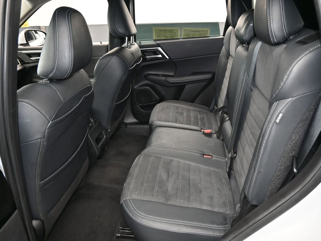 Used 2023 Mitsubishi Outlander SE image 37