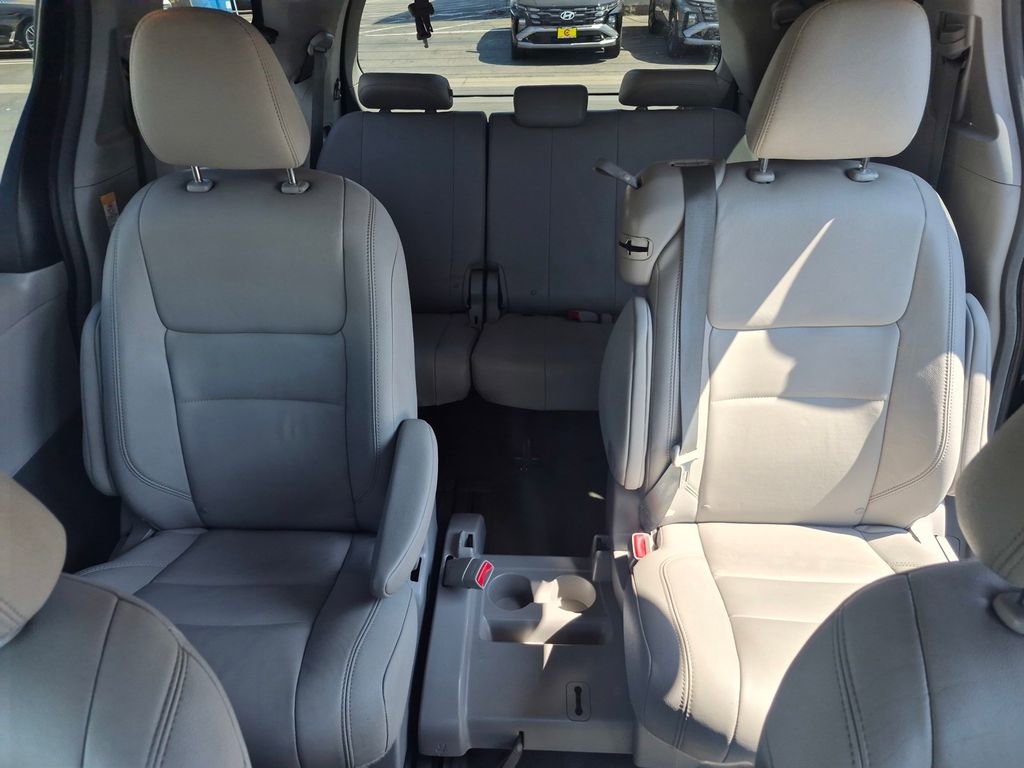 Used 2015 Toyota Sienna XLE w/ XLE Navigation Package image 32