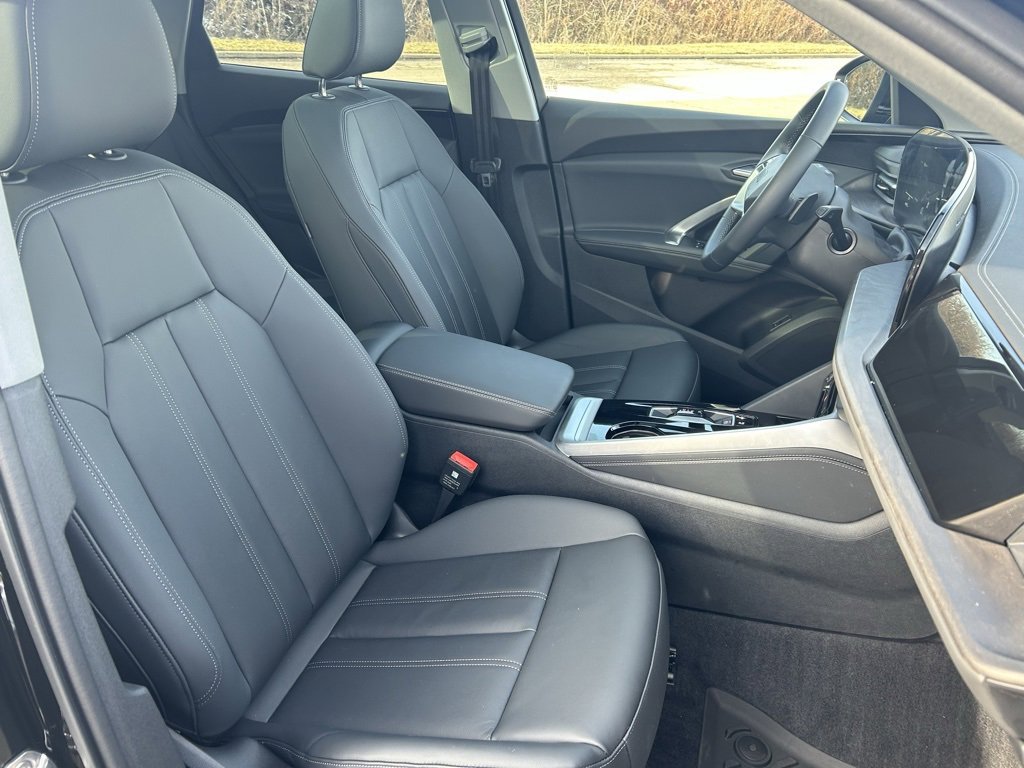 Used 2025 Audi Q5 Premium w/ Convenience Package image 23