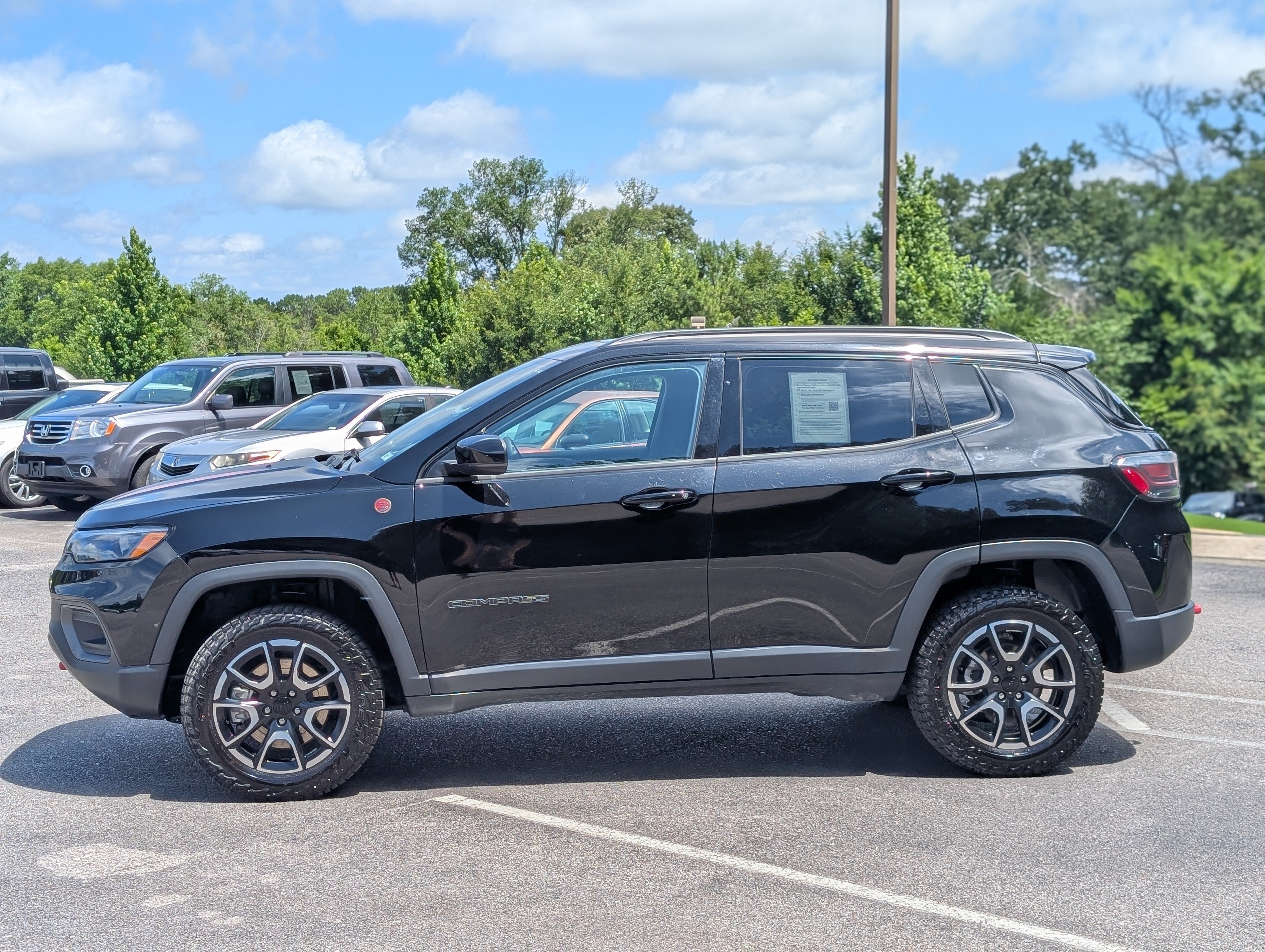 Used 2024 Jeep Compass Trailhawk w/ Trailhawk Elite Group AWD/4WD image 6