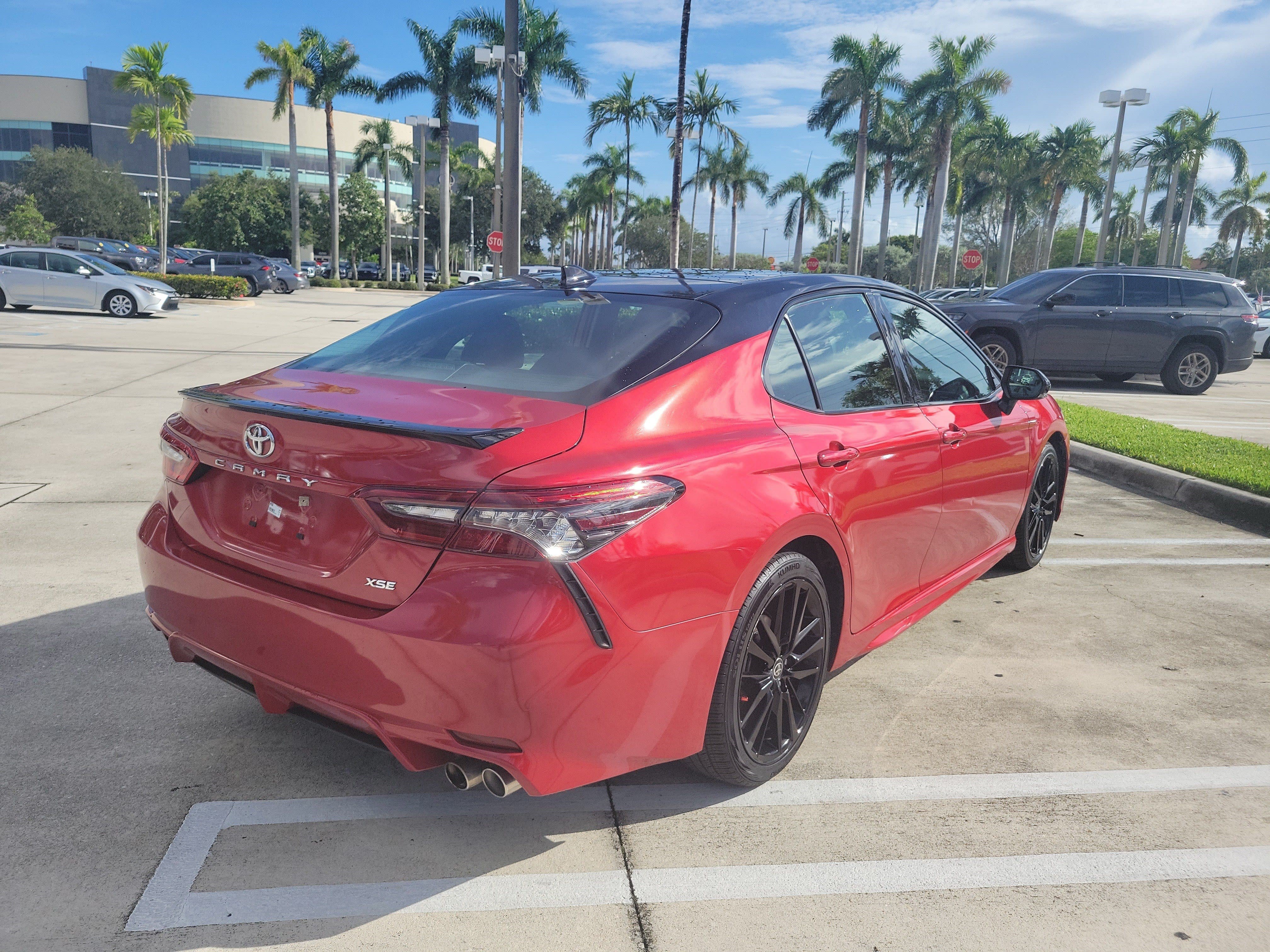 Used 2023 Toyota Camry XSE FWD image 7