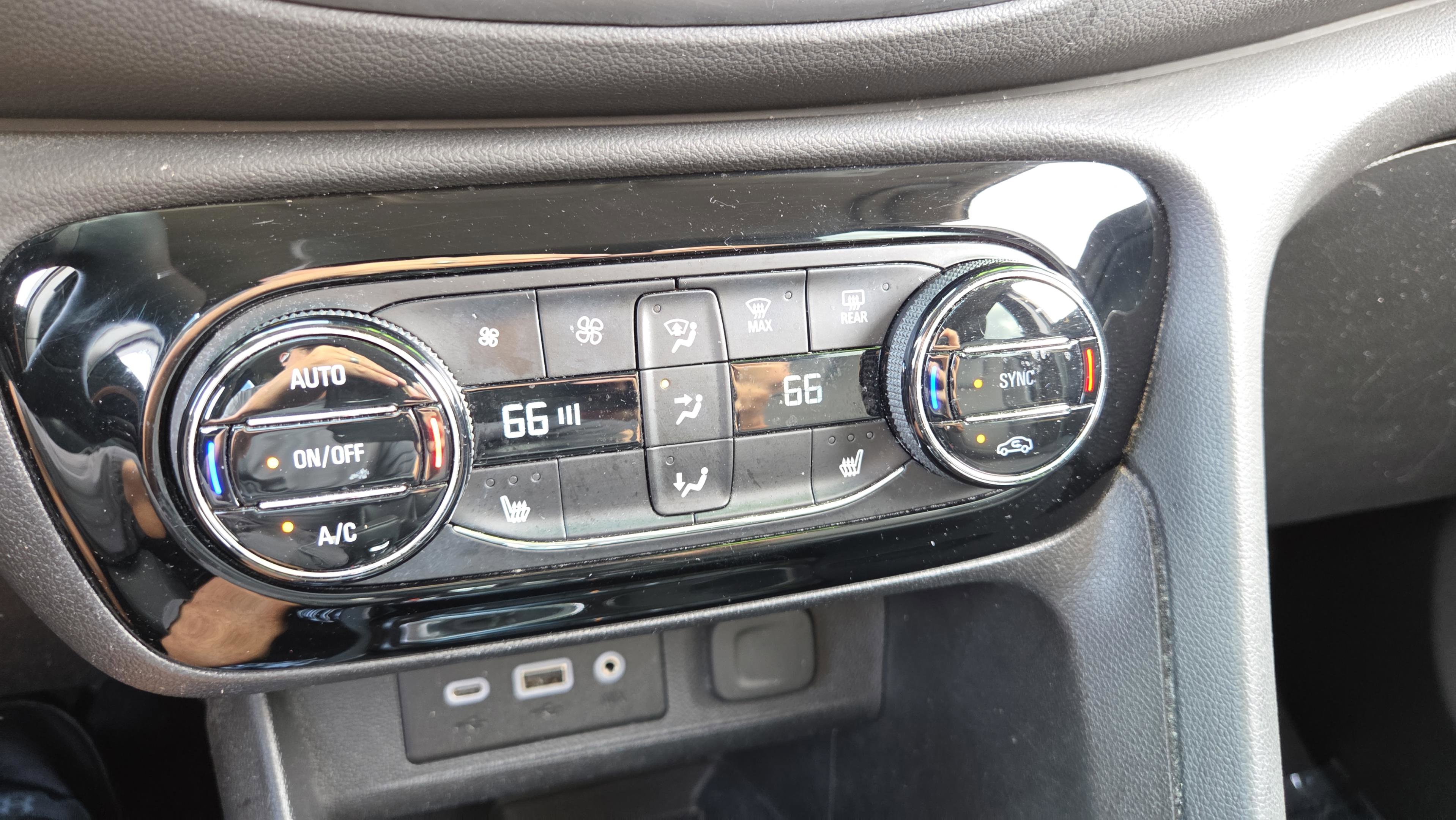 Used 2023 Buick Encore GX Select image 34