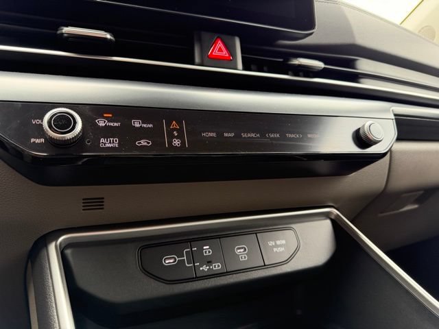 Used 2026 Kia Carnival LXS FWD image 11