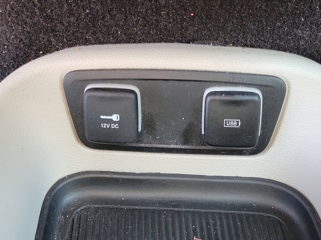 Used 2018 Chrysler Pacifica Touring-L FWD image 32