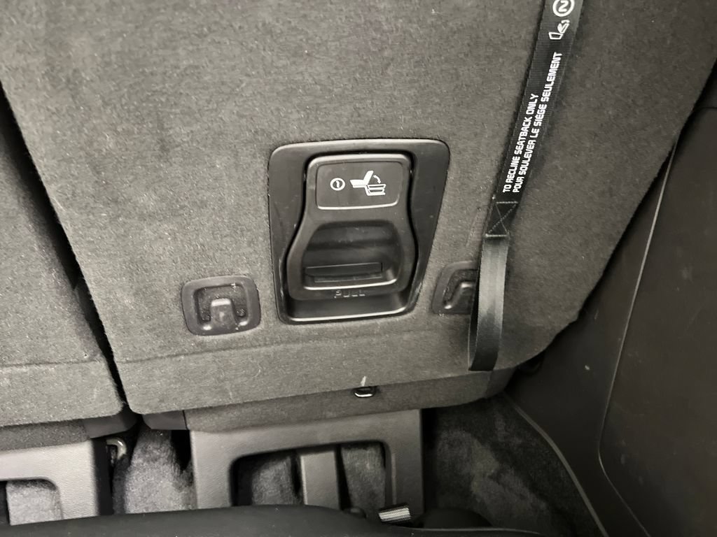 Used 2025 Kia Carnival FWD image 26