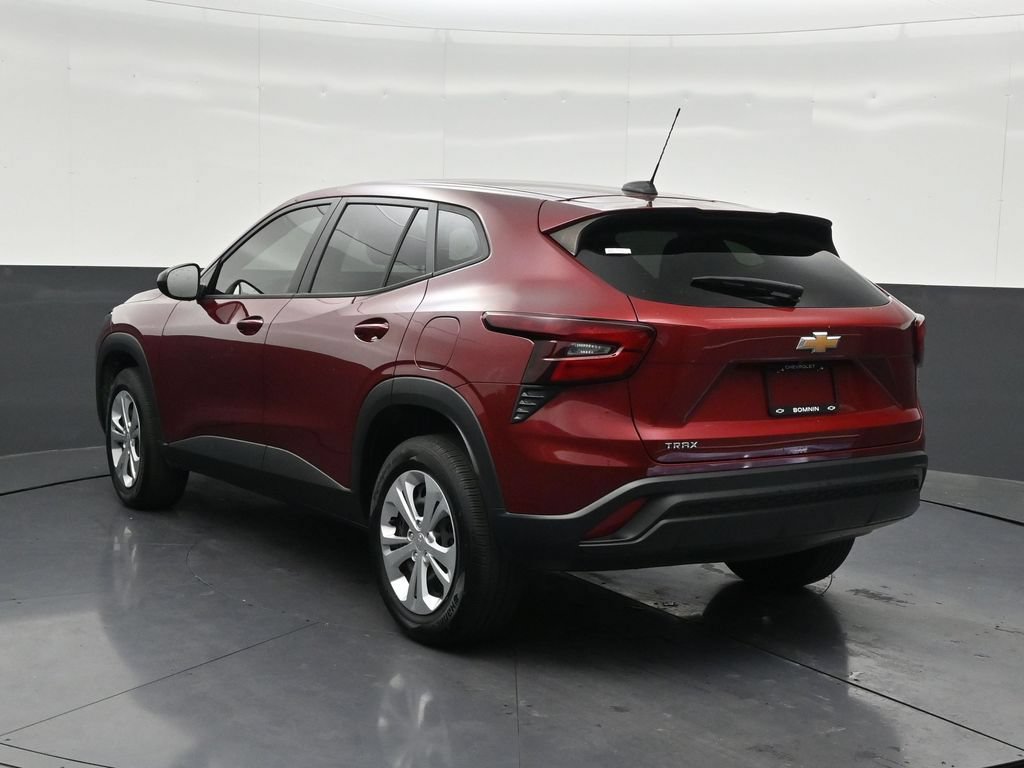 Used 2024 Chevrolet Trax LS FWD image 3